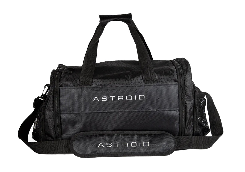 Mochila Deportiva ASTROID color Negro; Con vista al frente de cuerpo completo 