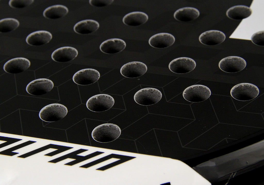 Head Graphene 360 + Alpha Elite; textura de la pala de padel, color negro y blanco.