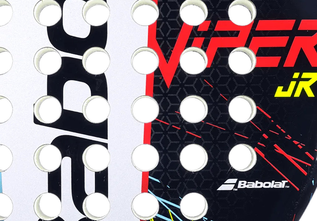 Babolat viper junior 2022; Vista de los orificios de una raqueta.