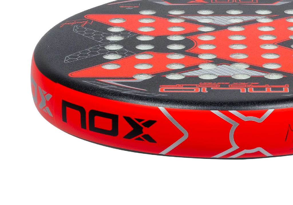 NOX ML10 pro cup rough 2023; Vista cercana a la textura de una raqueta.