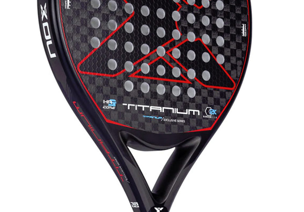 NOX titanium; Superficie de los orificios de una pala de pádel.
